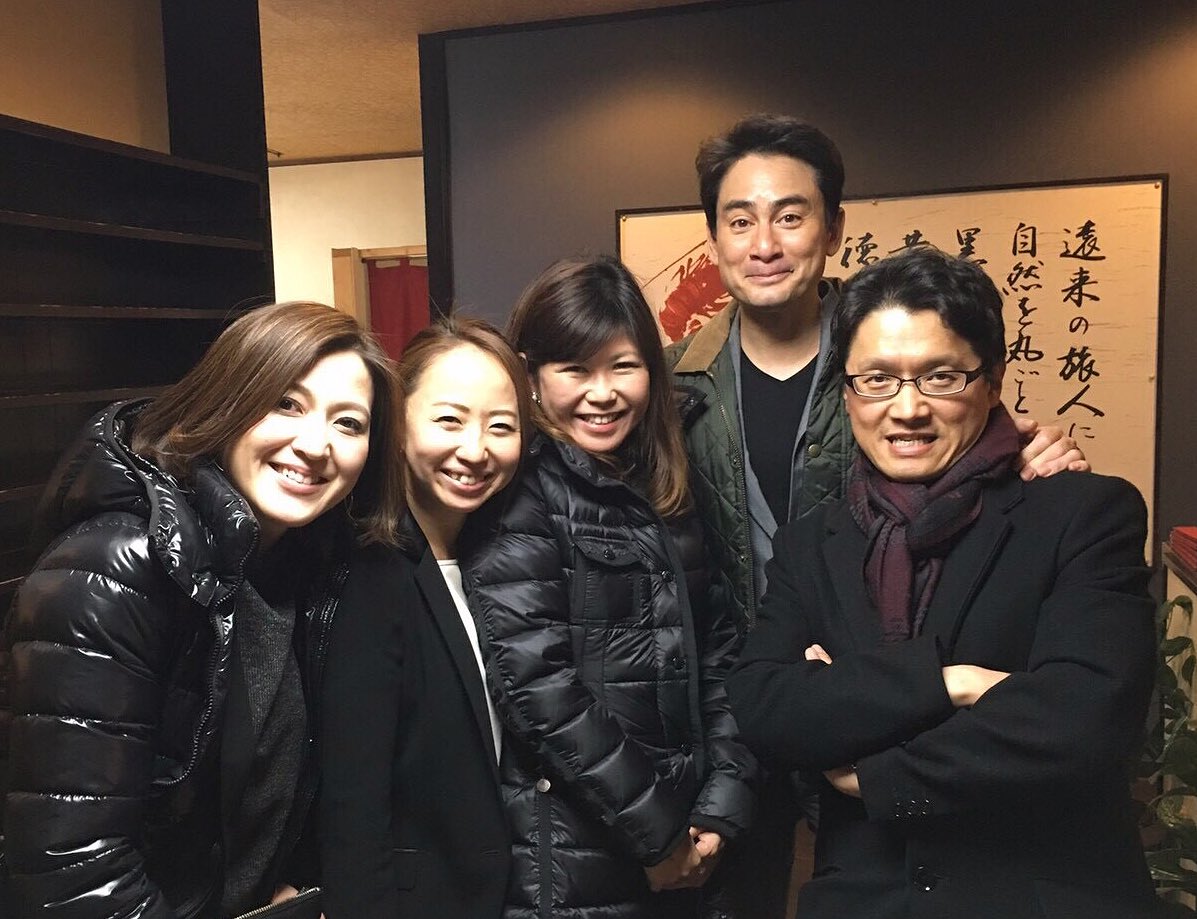 kennoguchi0821's tweet photo. 夜の講演会を終え海産物屋さんへ。生きたままの伊勢海老が目の前で…。なかなか凄い光景でしたが美味かった！
三泊4日の徳島を終え明日、戻ります。次回は徳島の山々をゆっくりと歩きたい。 https://t.co/7fXYIi3MNi