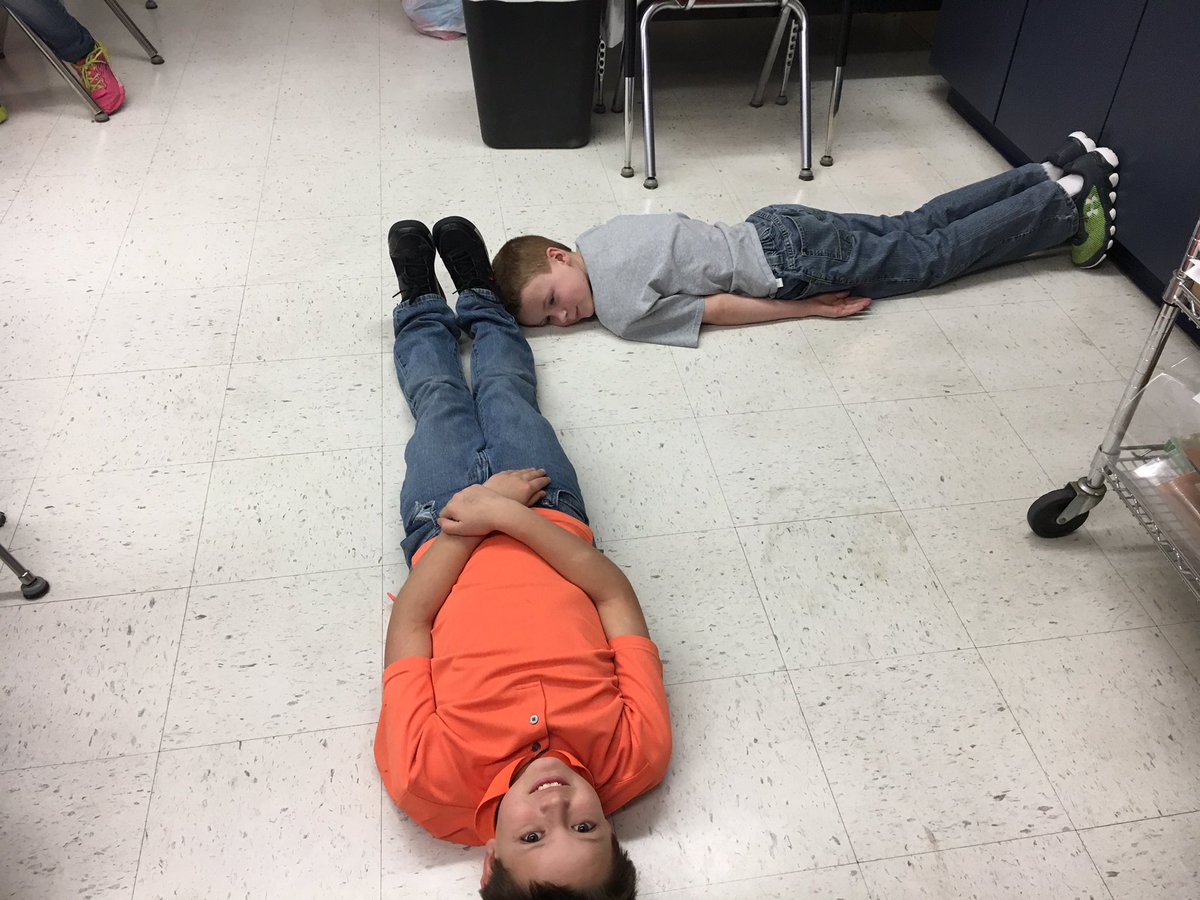 suzanne_warford's tweet photo. A little Monday morning fun with angles!! #mcmustangs #mcr1pride @aeredbirds #withmathican #math https://t.co/nHF3aweQQO