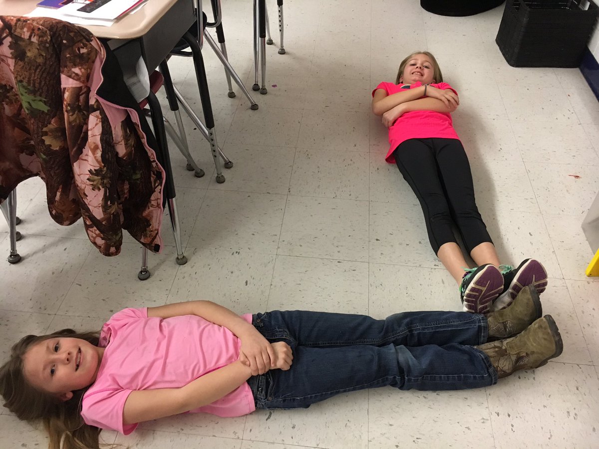 suzanne_warford's tweet photo. A little Monday morning fun with angles!! #mcmustangs #mcr1pride @aeredbirds #withmathican #math https://t.co/nHF3aweQQO
