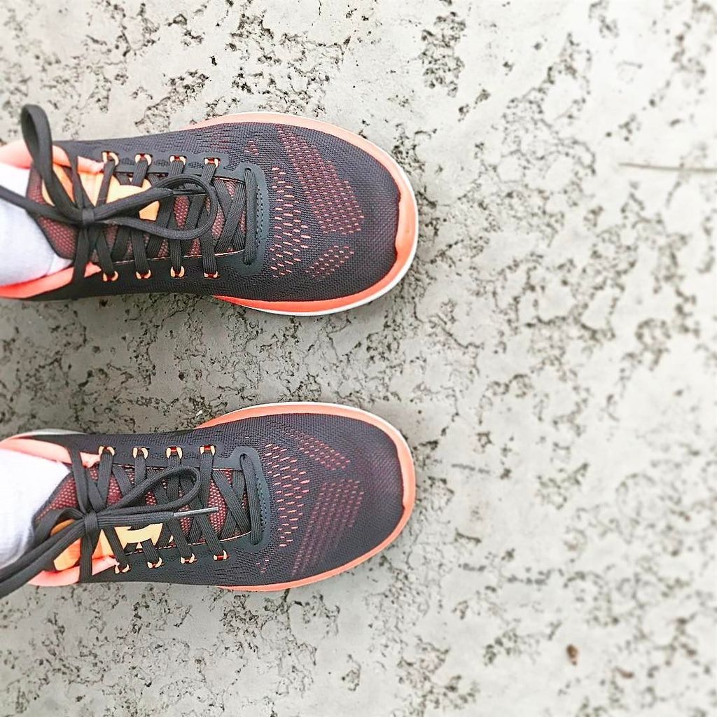 lizmcculla's tweet photo. New week, new shoes 💪🏻 #bbg #bbgcommunity #bbgweek2 https://t.co/Vkqj7ezHhe https://t.co/Sgz1fZXdLU