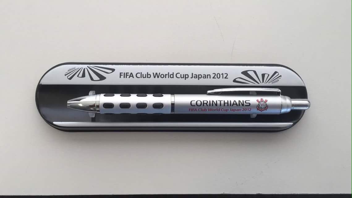 Corinthians's tweet photo. 🖋 A caneta da assinatura já está pronta! Logo mais, Jadson assina contrato com o Timão! ⚫⚪ #BemVindoJadson https://t.co/ki8zJhn455