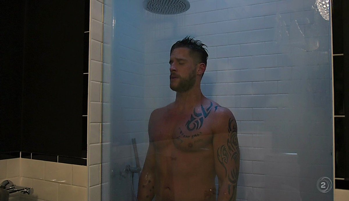 mancrushday's tweet image. Dan Ewing Shirtless in Home &amp;amp; mancrushes.com/hot-men/dan-ew… #WCW #MCM #DanEwing