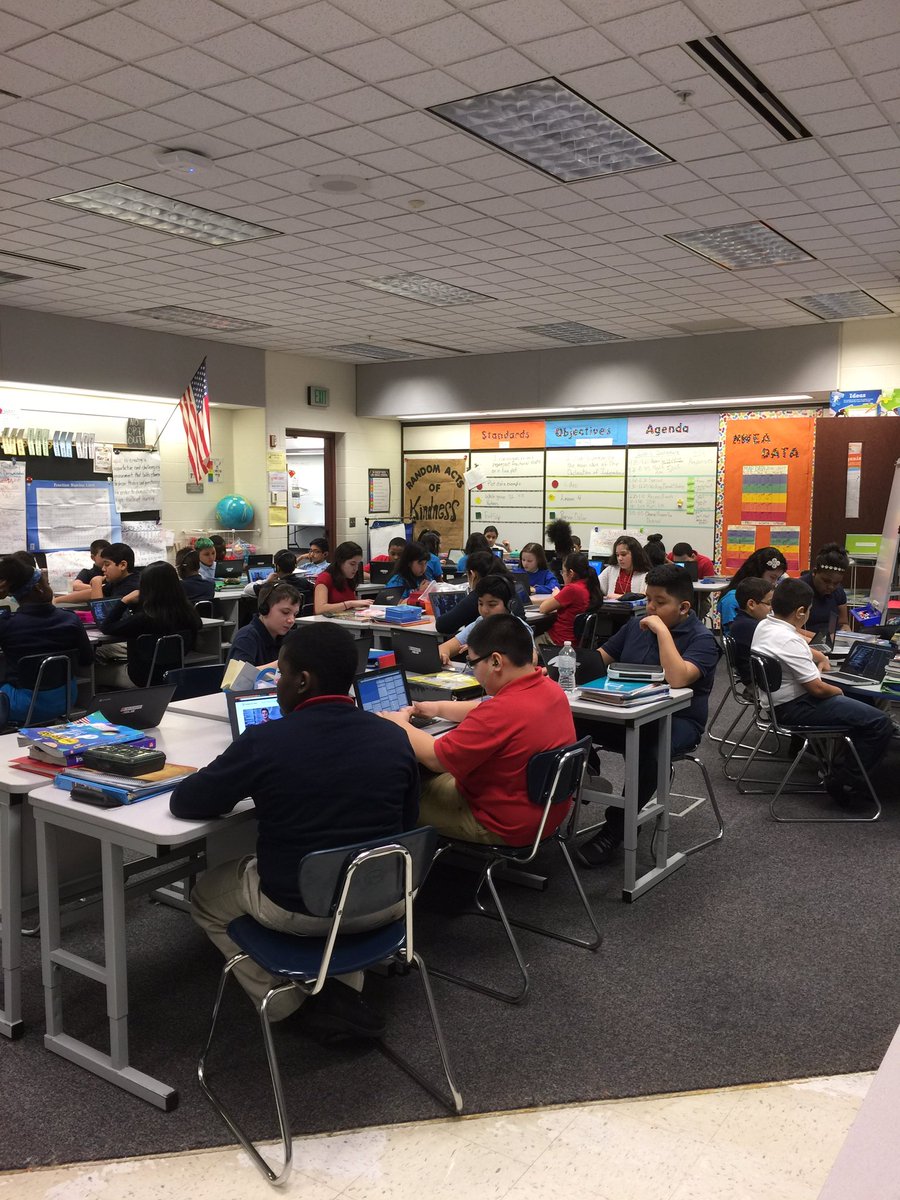 edisonflashes's tweet photo. Ever grateful for our chromebooks. They are a life saver when we have to combine classes. #subshortage #schk12 #combinedclasses https://t.co/fyhH8IVt2G
