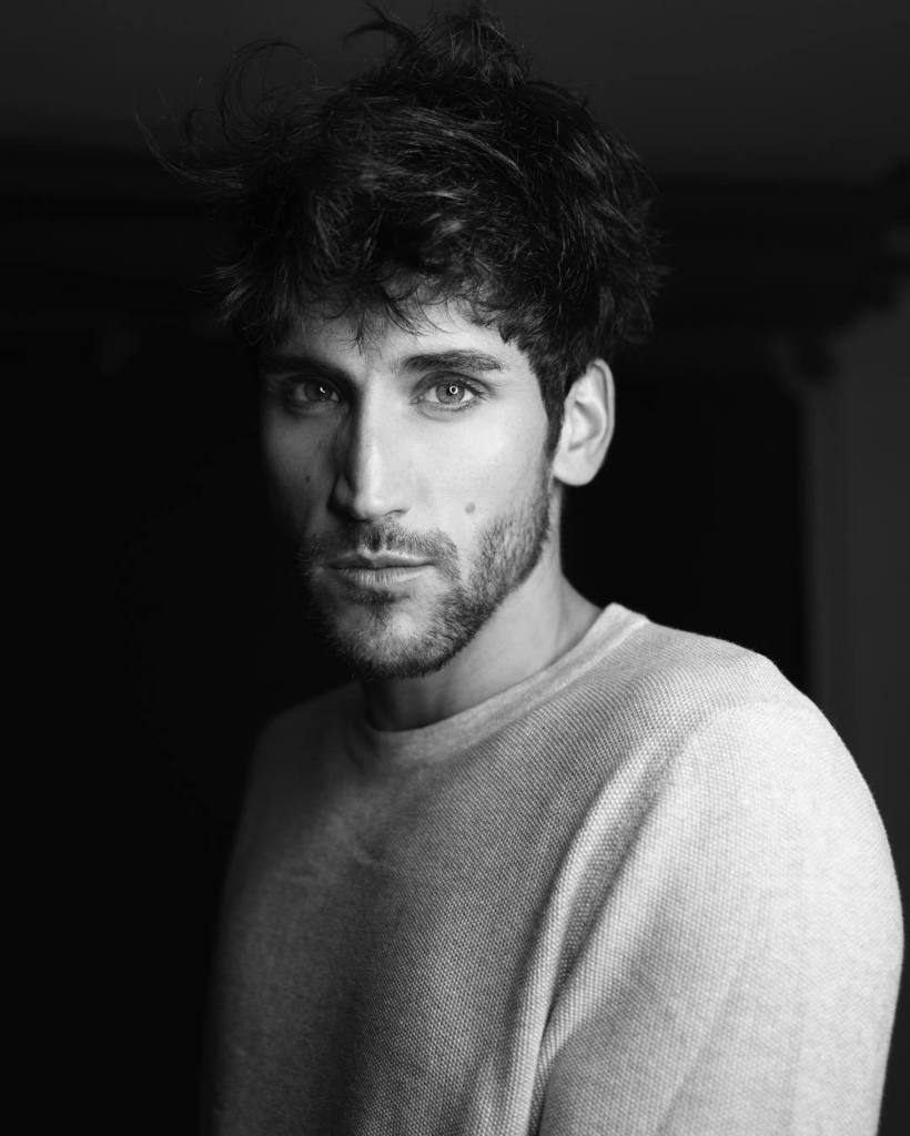 anitamanez's tweet photo. Recordando la masterclass de súper @dani_piedrabuena 🔝🔝.
Modelo: @jmnroy .
En @bigonestudio .
#fashion #male #malep… https://t.co/YxrzBkHUGp