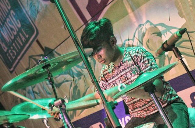"Play hard as you can" 
#SalamMboiser 

Endorse by <a href="/moon_lightco/">MOONLIGHT_ORIGINAL</a> 
📷: <a href="/alyssaint/">Alyssa Amadea</a> 
#SIBOi #onstage #drum #drummer #rindueksis #mbois