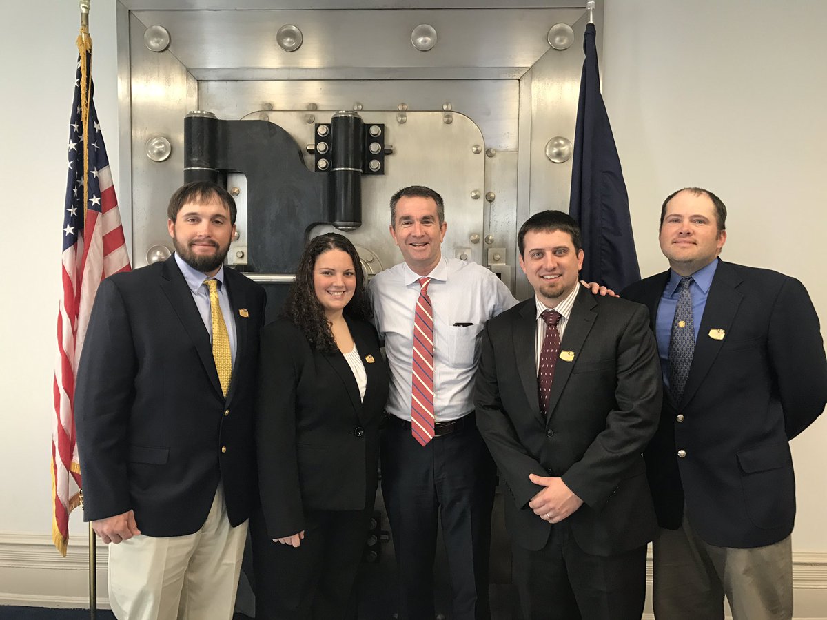 VaFarmBureau's tweet photo. Thank you so much for meeting with our @VAFBYoungFarmer group, @LGRalphNortham! #vafbyoungfarmer #LoveVaAg #MeetVaAg https://t.co/QViNpL96CX