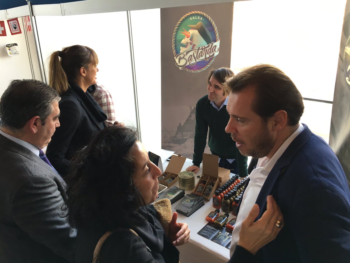 Alcalde <a href="/oscar_puente_/">Óscar Puente</a> y Gerente <a href="/Extealde/">Extealde</a> #FranciscoHerrera inaugurando la #FeriaDgusta en el #MiradorDeCristal del <a href="/MCienciaVLL/">Museo de la Ciencia</a>
🍷🍸🍵🥘🥙🍤🥞🧀