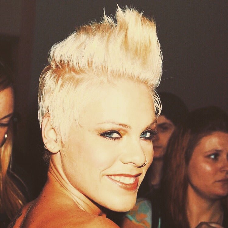 LilouPink_'s tweet photo. "Take the time to appreciate what you have." ✊🏼😘 #ThrowbackPicturesPink @Pink ❤️❤️ #missher https://t.co/akIOBL11Dk