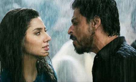 DesiFreeTV's tweet photo. #Raees deleted song: Watch #ShahRukhKhan &amp; #MahiraKhan in #HalkaHalka https://t.co/XGUWIDFeyq https://t.co/0XucwqiCIh