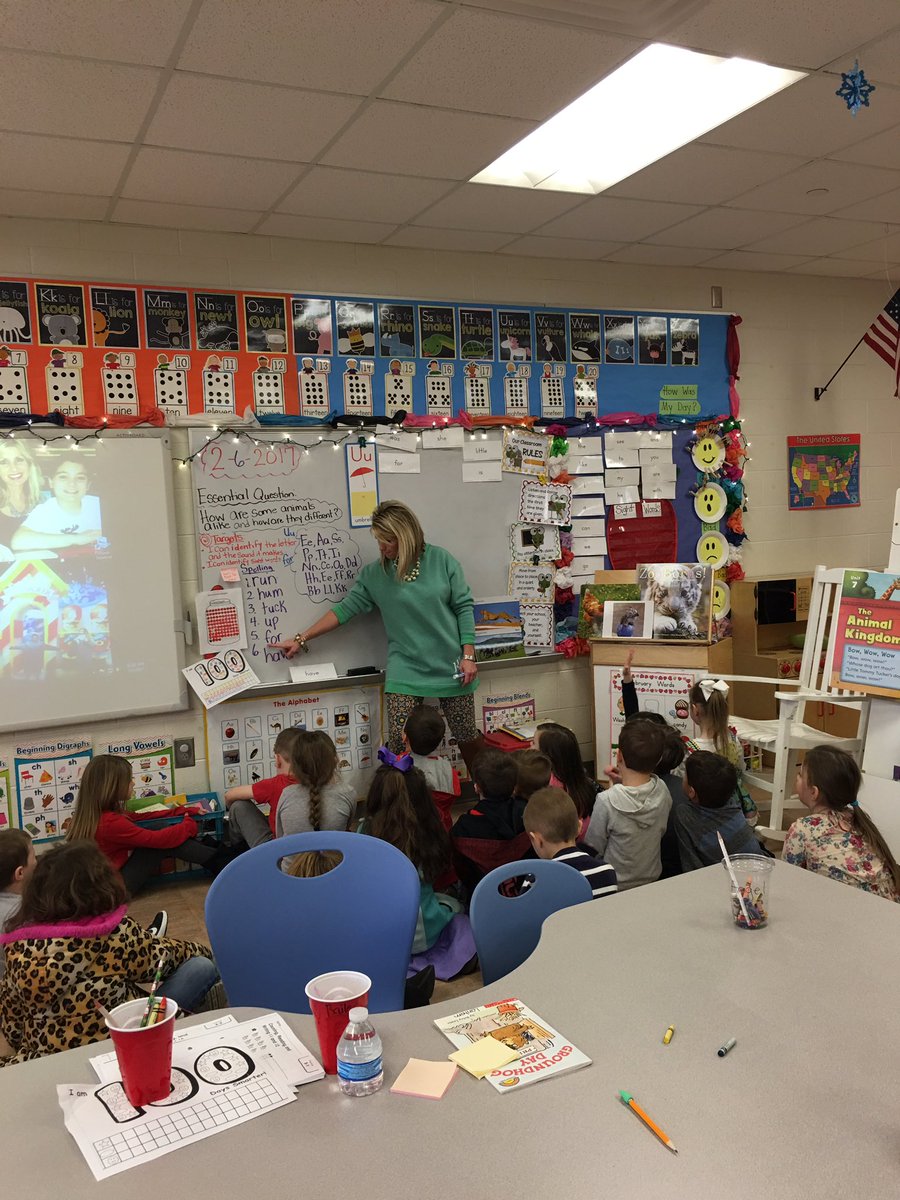 CPSredhounds's tweet photo. Word work in the kindergarten! #redhound pride https://t.co/iq2YIy1SUL