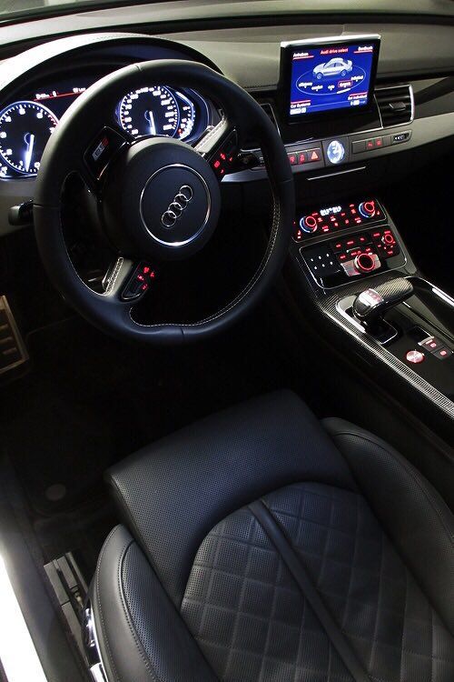 theIuxuryIife's tweet photo. Black Audi Interior 👏👏 https://t.co/EoUbiQRLnQ
