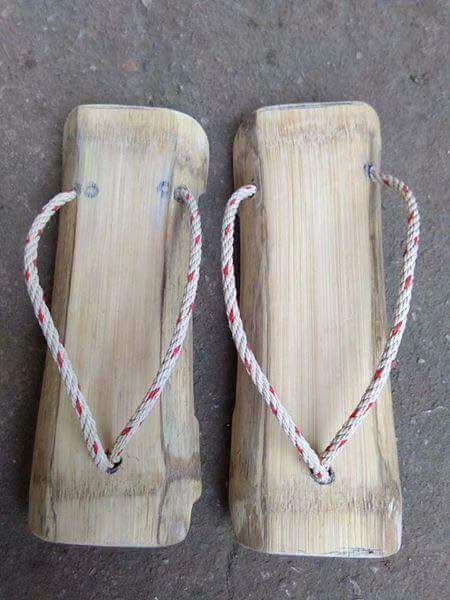 SiabKaj's tweet photo. A pair of shoes, silk, bamboo
สักคู่ไหมรองเท้าไม้ไผ่ https://t.co/FL2IuIZ1EI