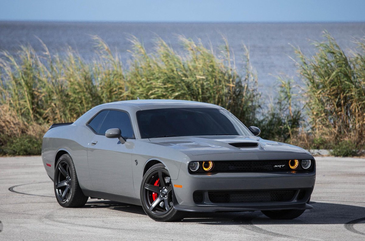 Dodge's tweet photo. Monday muscle. (Photo credit: Robbie E.) #ThatsMyDodge https://t.co/NekRO2r2XV