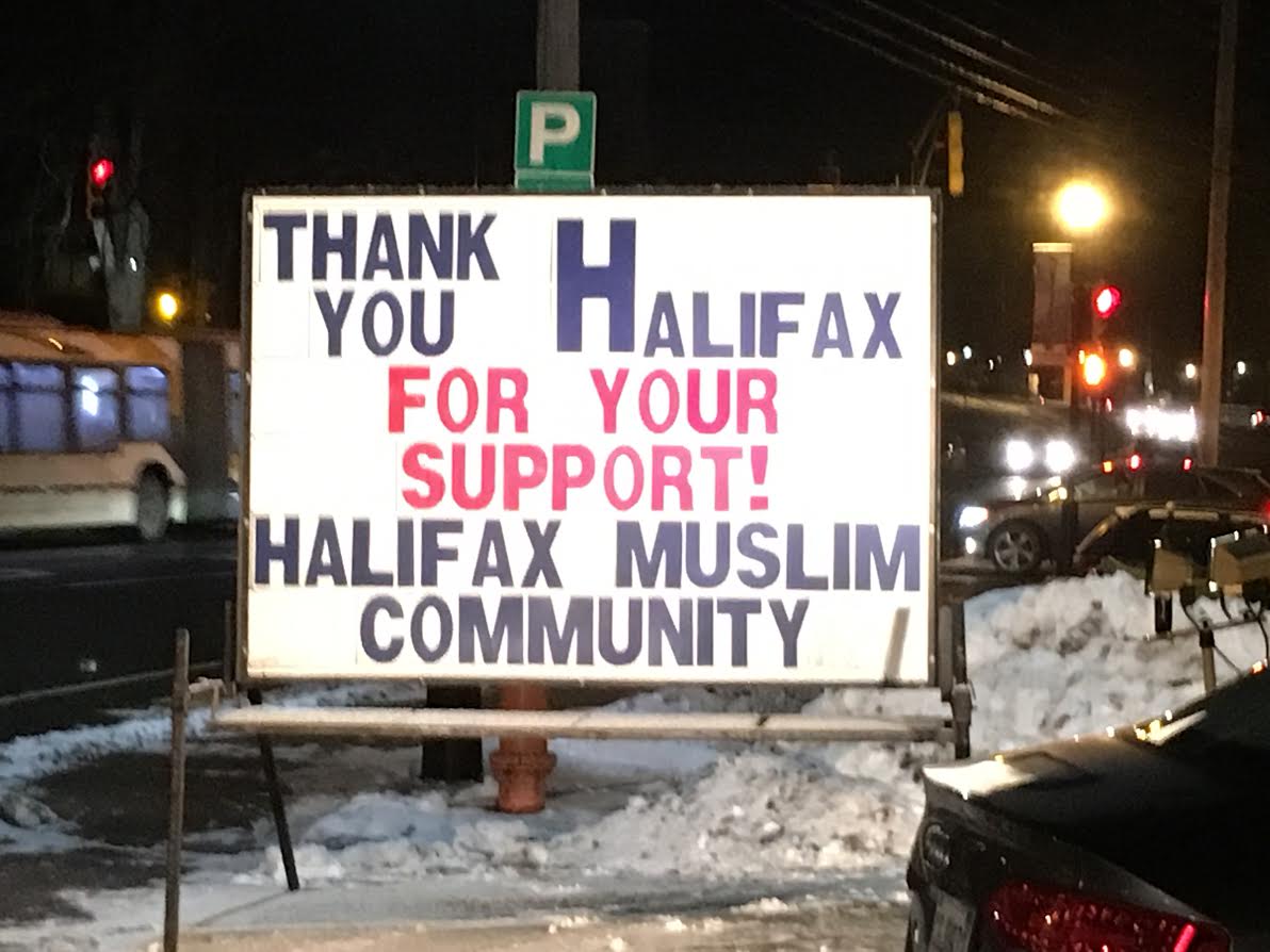 geoffregan's tweet photo. The El Rousoul Islamic Society in Halifax erected this sign of appreciation after last week's horrendous attack in #Quebec City. #TousUnis https://t.co/KqUGO5kNTU