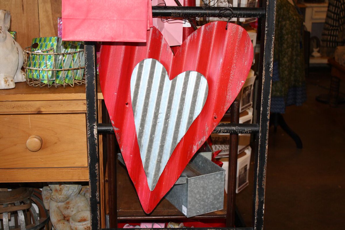 SampleHouseTX's tweet image. It's your last weekend to #shop before #ValentinesDay! Make your way to #SampleHouse before it's too late.