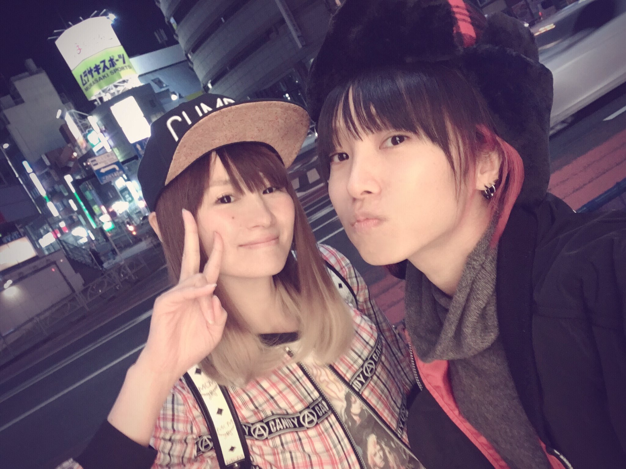 小林ゆう 公式 小林ゆうですなう 大好きなlisaちゃんと遊びましたなう 寄席にもちょこっと行って落語や紙切りを観ましたなう Lisaちゃんと過ごす時間 本当に楽しくて素敵な刺激をいただけますなう Lisaちゃんからたくさんのパワーをいただきました