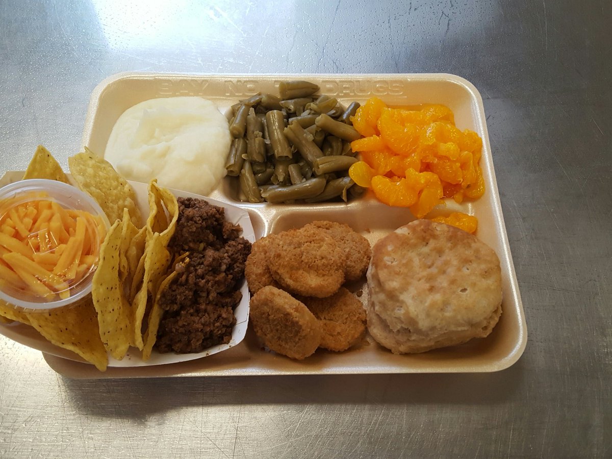 OES_lunch's tweet photo. Mmmm good hot body warming lunch.  Chicken nuggets or cheesy nachos, cream potatoes, green beans, Mandarin oranges, and a biscuit.  Eat up https://t.co/ROocxgPi0M