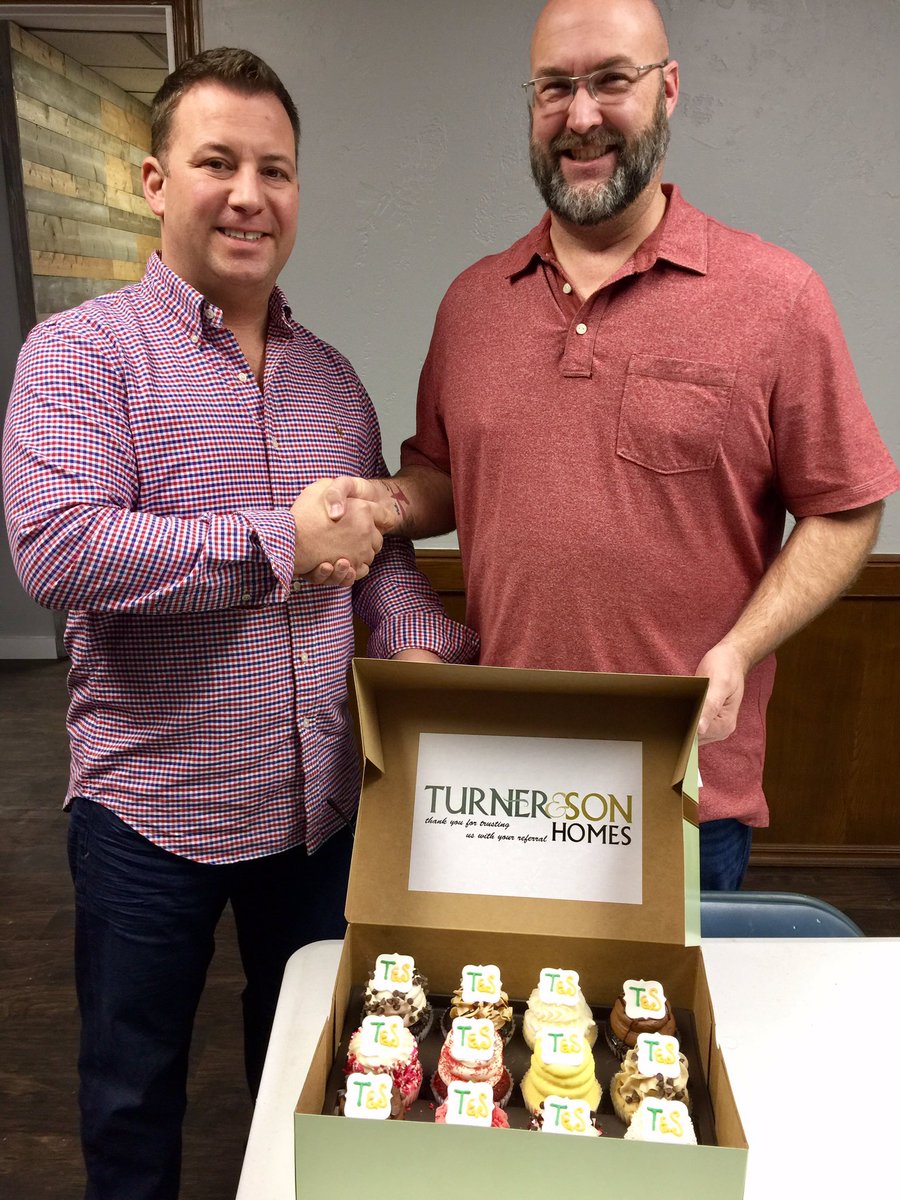 addrunning's tweet image. Jerry Captain showing love to one of our referral partners who is ALSO one of our clients. 
Thankful for him today. Cupcakes &amp;amp; commission!