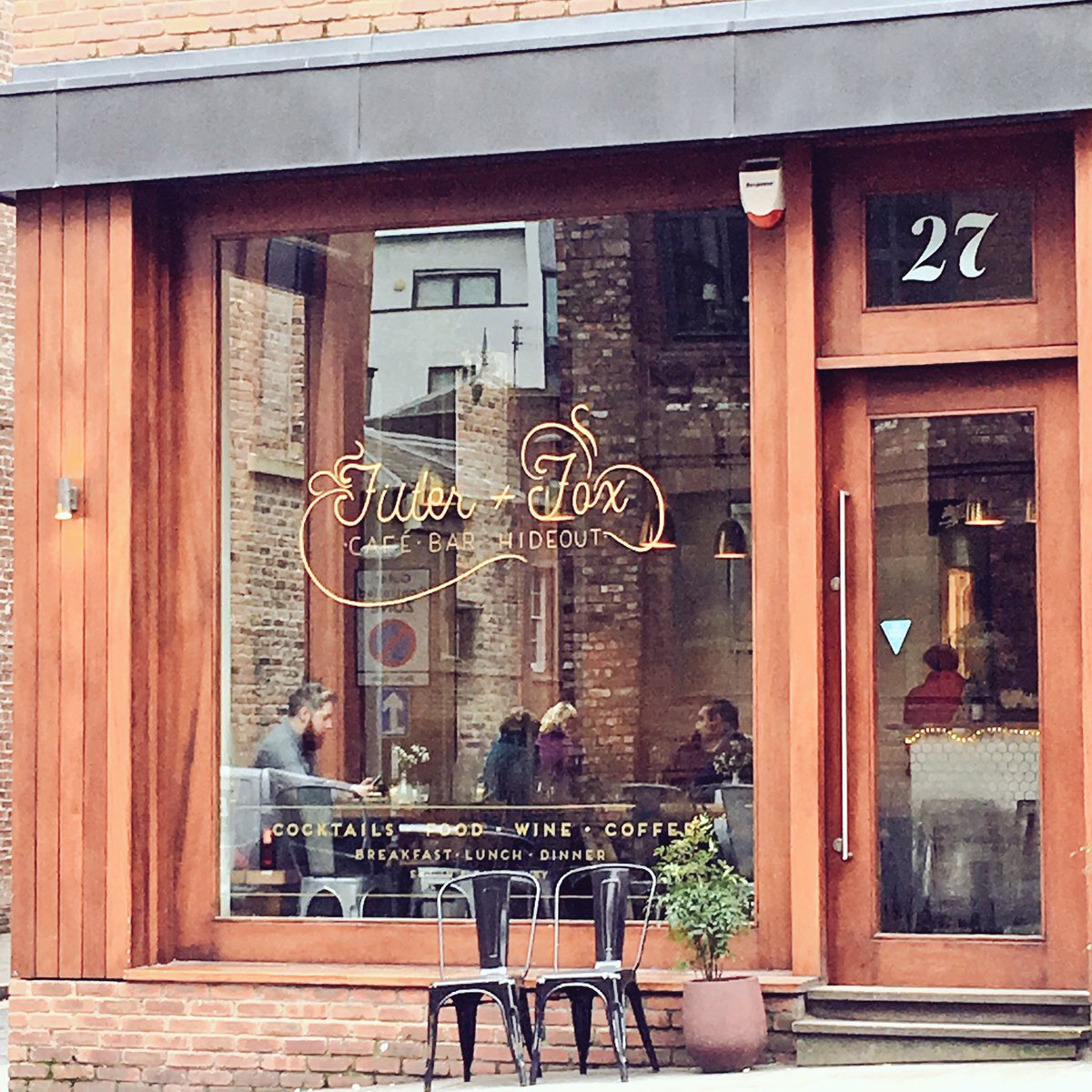 StuartFoxStudio's tweet image. Quick coffee stop @FilterandFox Liverpool,  whilst collecting canvas from one of the UK's oldest art shops R Jackson &amp;amp; sons