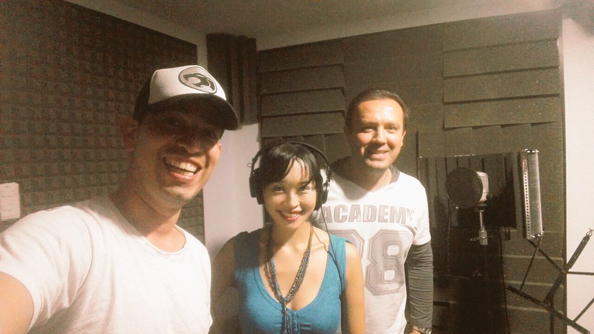 CocoblueSalsa's tweet photo. Y esta sonrisa es porque ya terminamos de grabar #LoNuevodelaCoco! #friends #musiclife  #Cocoloco nuestro primer álbum en #iTunes #Spotify https://t.co/HwGTF5Tp55