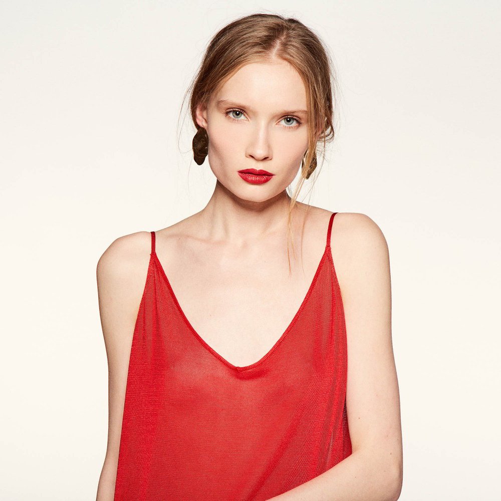 Sfera_Moda's tweet photo. Nuevas prendas cada semana en tiendas y online que nos acercan un poco más a la próxima temporada. #SferaWoman #NewCollection https://t.co/O5EDSFDBkv