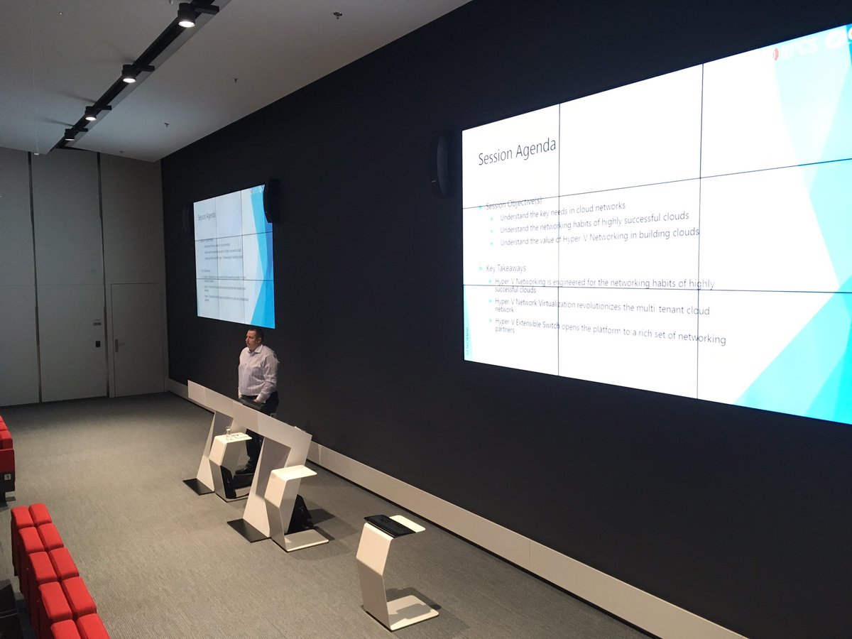 hyperconcz's tweet image. Po vybornem jidle pokracujeme s Hyper-V Networkingem v podani @MarekChmel na #hyperconcz20