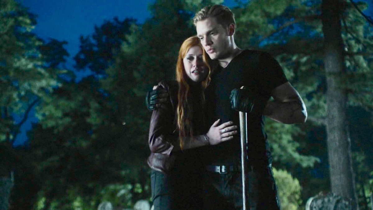 ForeverAliRae's tweet photo. Remember 1x08 when Jace actually got to be there for Clary. REALLY hoping for at least a #clace hug @toddzer1  #Shadowhunters https://t.co/VSiB8aL6LK