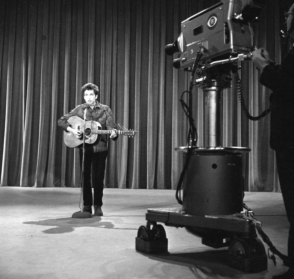 This is What Bob Dylan Looked Like  in 1963 