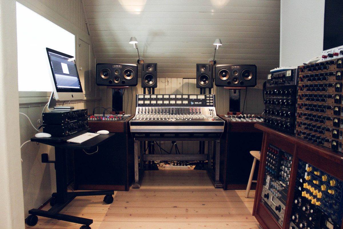 best midfield monitors