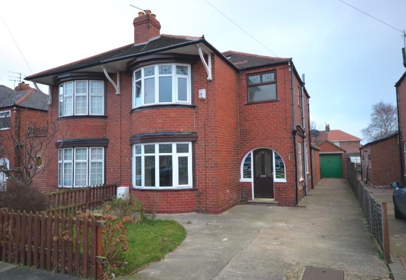 Parker_Stag's tweet photo. For Sale: 3 Bedroom Semi-Detached House. Greenlands Road, Redcar, Cleveland. 
£150,000. Contact us to find out more by calling 01642 487031 https://t.co/2MzbrWPrZs