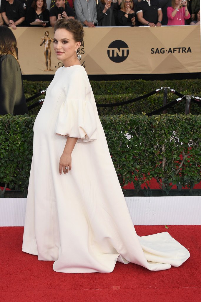 NPortmanFR's tweet photo. 29/01/17: Natalie aux @SAGawards à Los Angeles https://t.co/Ta6l5O0afJ