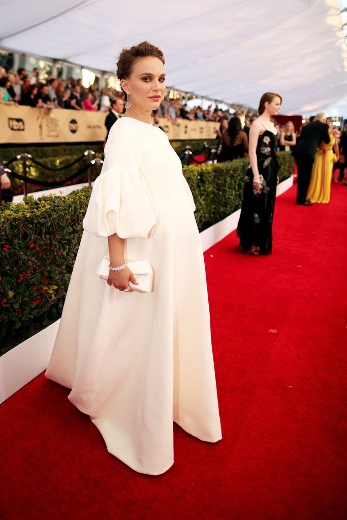 NPortmanFR's tweet photo. 29/01/17: Natalie aux @SAGawards à Los Angeles https://t.co/Ta6l5O0afJ