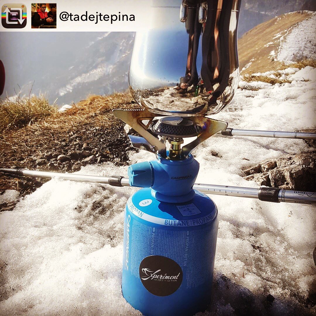 experimentSLO's tweet photo. Sprožilo se je gibanje v hribih oz. izven štirih sten. Together we are stronger!
#kamniskivrh #aeropress #goodpeople #mountainmovment https://t.co/OZfRbRIVZv