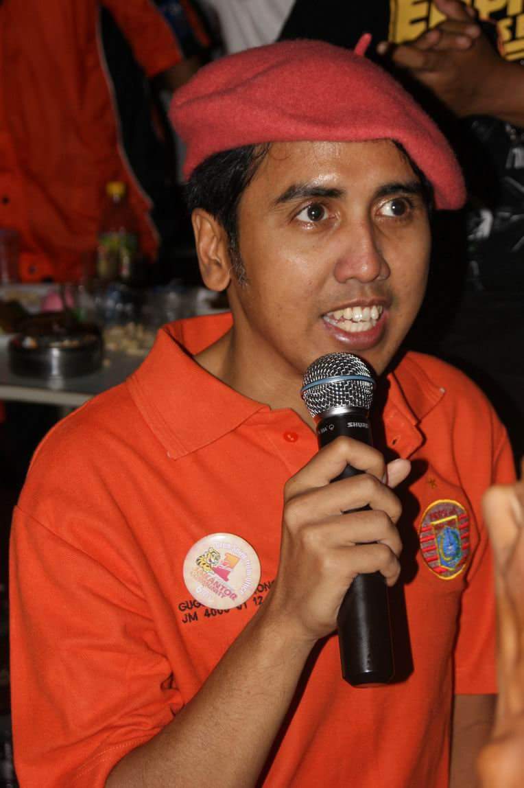 OrenBarat's tweet photo. HBD #JM01 Pendiri JAKmania, Gugun Gondrong, Segera Pulih & Kembali ke Tribun.
Picture taken from @JaKantor2010 https://t.co/1FSbs7ptA4