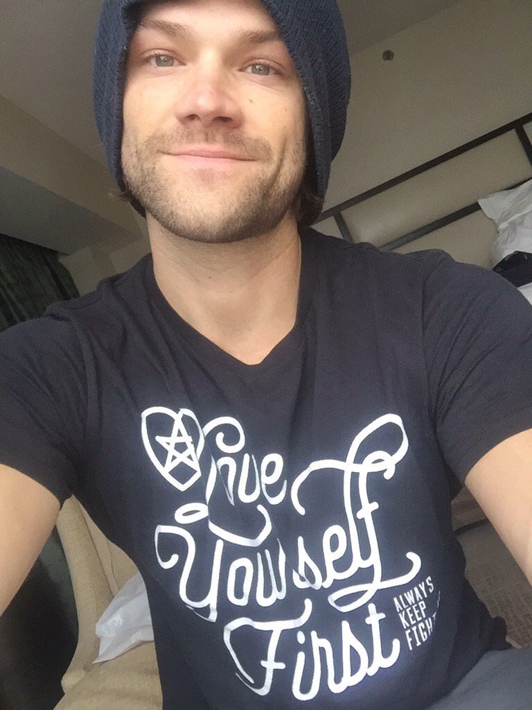 aj_joan99's tweet photo. GM #SPNFamily 
It's #ManCrushMonday again💜
Wish you all a wonderful start in the week and don't forget #alwayskeepfighting 
#spreadlove ❤ https://t.co/CUj61ETHi4
