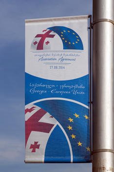 CascadeCaucasus's tweet photo. Article (in French) by @LaureDelcour on influence of #EU in the South #Caucasus: https://t.co/g0qRAS2M16 https://t.co/nbGOI80xp0