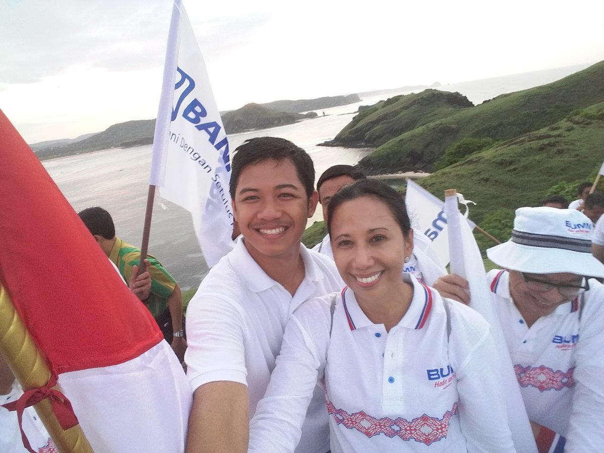 Selfie dulu nih sama Ibu Menteri BUMN <a href="/RiniSoemarnoID/">Rini Soemarno</a> di #HUTBUMN di Mandalika <a href="/parwi66/">Parwi</a> <a href="/_funtastic5_/">Funtastic5 TR5</a> #TelkomFuntastic5 #LivingTheTelkomWay