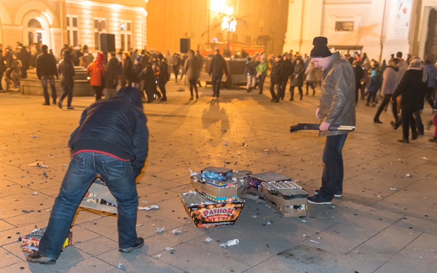 wadowiceonline's tweet photo. Wadowice ograniczą strzelanie fajerwerkami? https://t.co/4uXXkESHEF
#wadowice #fajerwerki @RadioKrakow #ognie #petardy #fajerwerki #zakaz https://t.co/RnDsrFuBiB