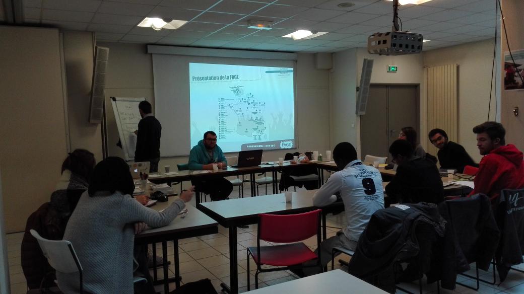Aujourd'hui en formation ac les lauréats de l'AAP #AGORAé pour dvlper leur projet! Cc <a href="/La_FAGE/">FAGE</a> <a href="/LaFrancesengage/">La France s'engage</a>