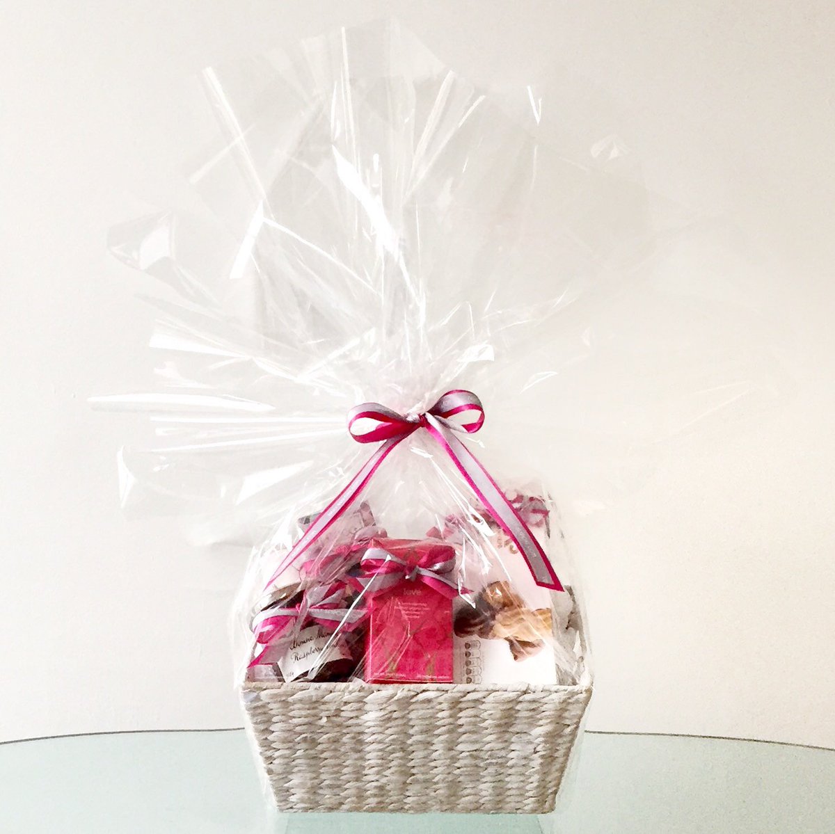 Truly_Bespoke's tweet photo. Who's your #Valentine?❤️ Our #Valentines #breakfast in bed #gifthamper will certainly get the morning off to a romantic start! #love #gift https://t.co/ndafpwOw28