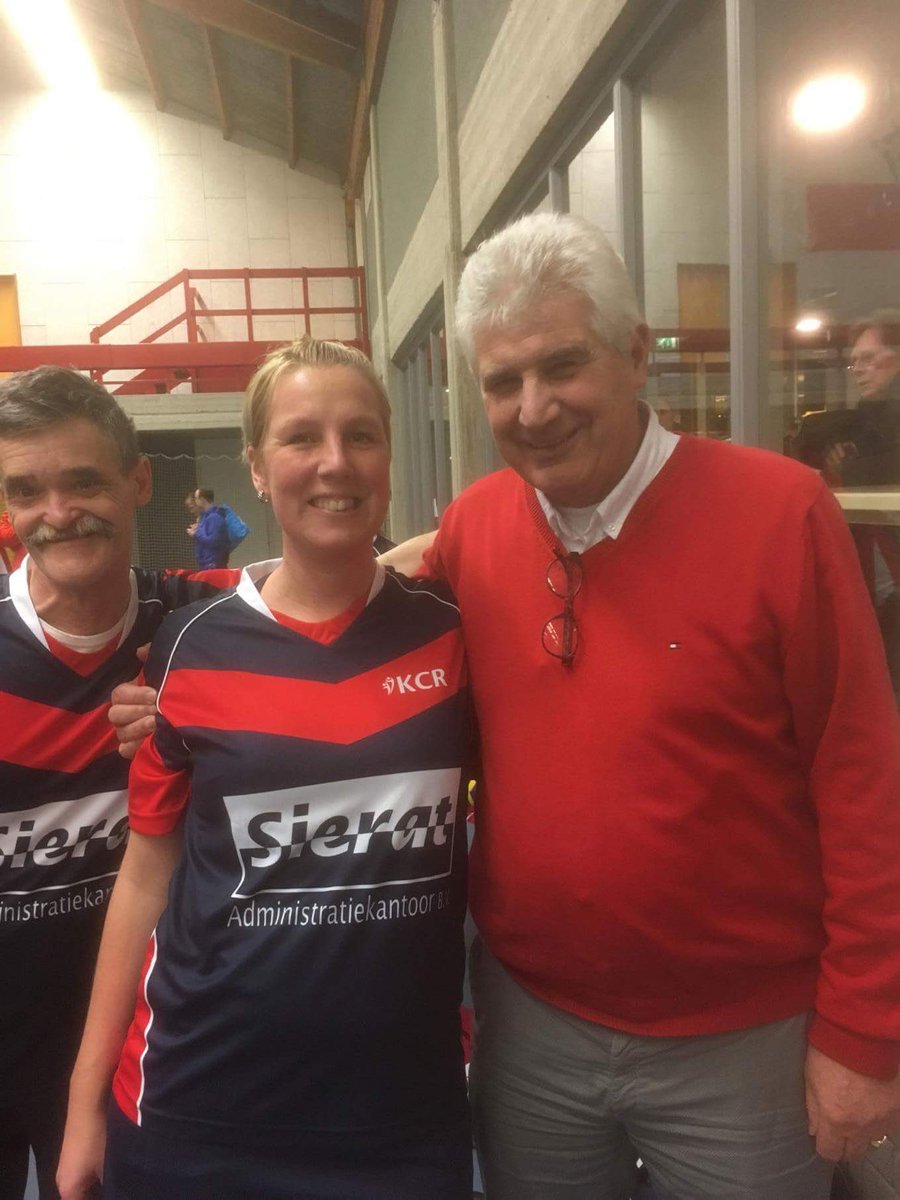 Nieuwe shirts voor KCR #Gkorfbal. Trots op mooie groep en mooie sponsor Sierat administratiekantoor.