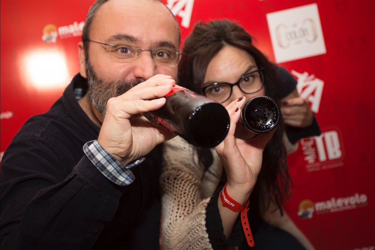 lagran_escapada's tweet photo. El objetivo de @soymalevolo captó los momentos más divertidos y de complicidad en el photocall de #AtrápaloBirratour Muuuy grandes!!!! https://t.co/jTkeQ8Aqtf