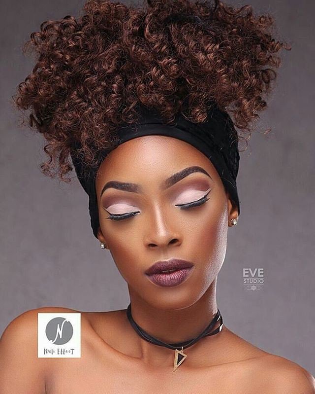 OwanbePARRIES's tweet photo. Stunning!😊 @its_kahrol Makeup artist: @nuli_effect Photography: @tbr_photography
#Owanbeparries #Owanbe #owanbeNAT… https://t.co/hSVMj4MVJp