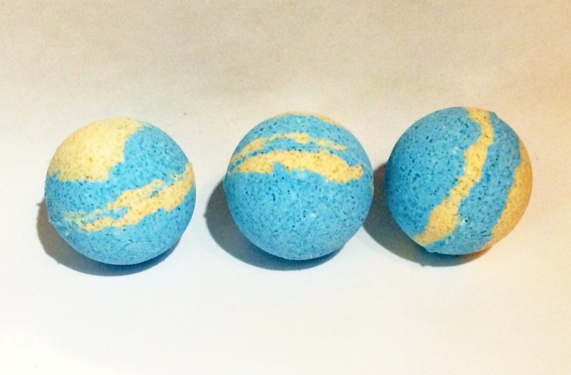 GoodKittyNats's tweet photo. Blueberry Pie Bath Bomb - 3oz fizzling bathbombs https://t.co/lf41KxltfF #Handmade #FizzyBathBombs https://t.co/eXdGMcByUO