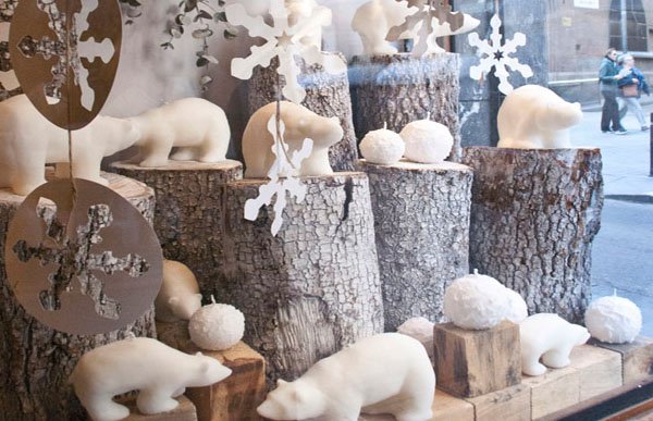 Osos polares, #nieve... el #invierno parece que no se va. Pero deja estampas tan singulares como ésta: goo.gl/sTrq0o #Cerabella