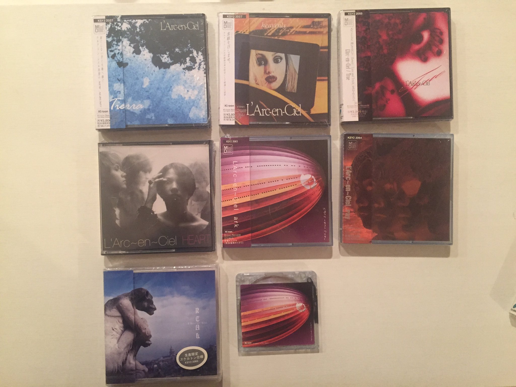 ট ইট র ひかる ラルク歴29年 Md版アルバムは Tierra から Real まで全7種類が出ました パッと見cdですが Tierraのcdと比較すると大きさがわかります 写真右 ট ইট র ひかる ラルク歴29年 Md版アルバムは Tierra から Real まで全7種類が出ました パッと見cdですが Tierraのcdと比較すると大きさがわかります 写真右