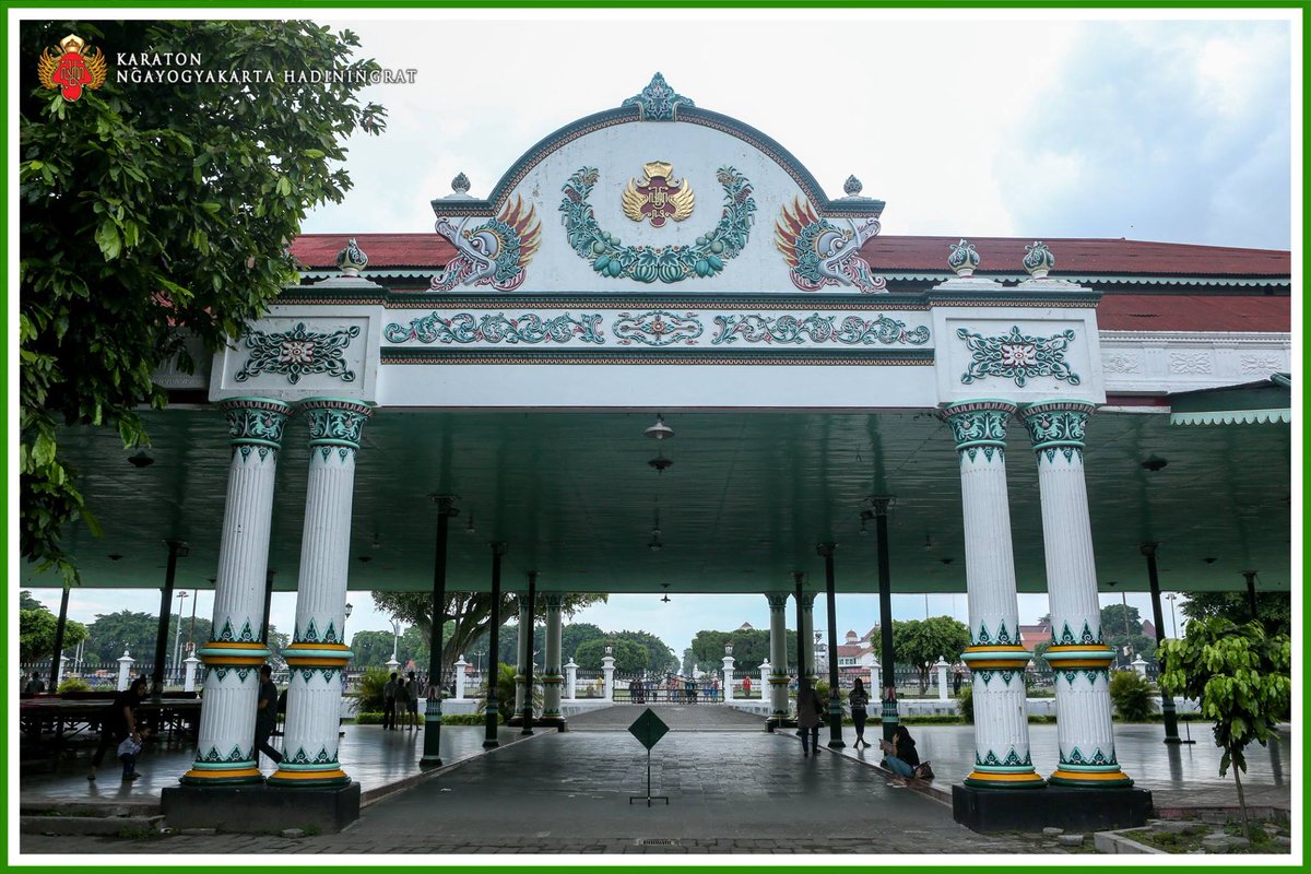 And this one is surya sengkala “Catur Trisula Kembang Lata” represents the restoration, the year 1934 AD, during the reign of HB VIII.