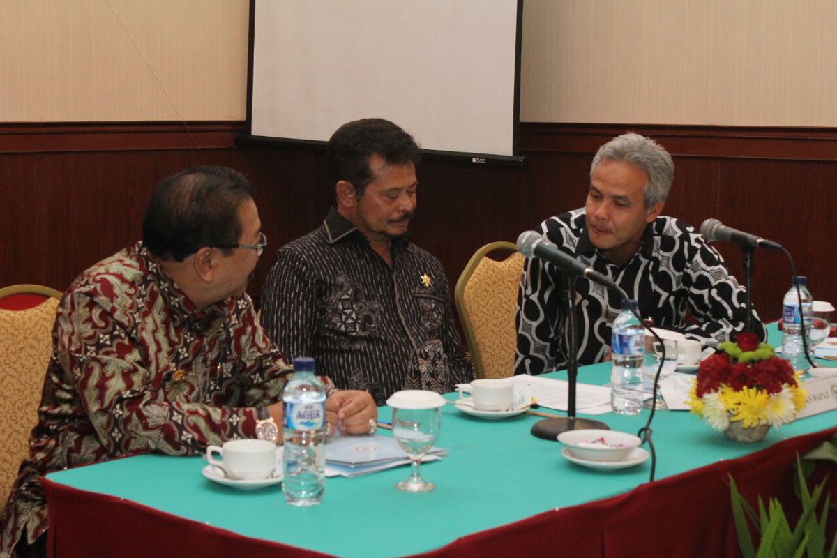 humasjateng's tweet photo. Rapat Pengurus APPSI dengan para Gubernur selaku anggota APPSI di lor in Solo @ganjarpranowo @JatimPemprov @puryono_sri https://t.co/bFt9ISD1D5