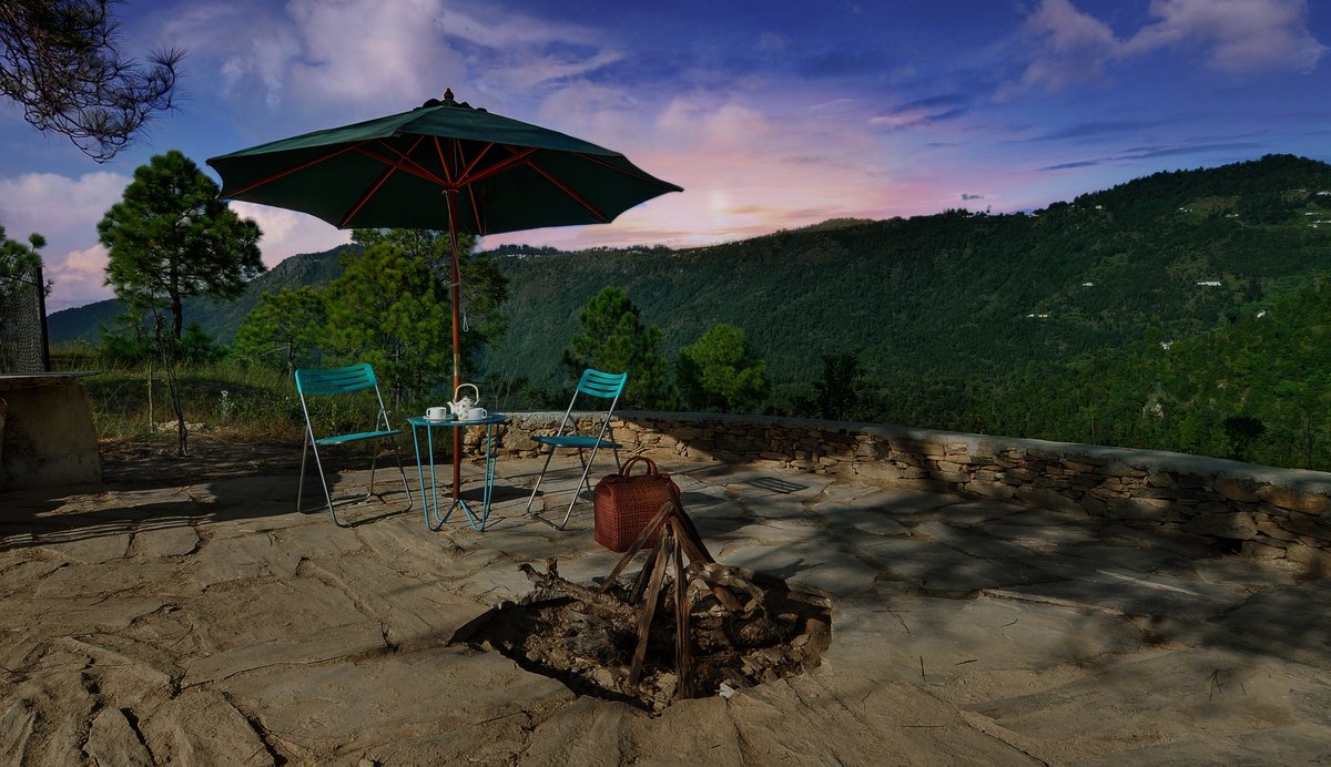 DyoResort's tweet photo. Enjoy the winter evening tea gazing at the beauty of nature at Dyo #uttarakhand #boutiquehotel #incredibleindia #travel #holiday https://t.co/kBSCvcewRo