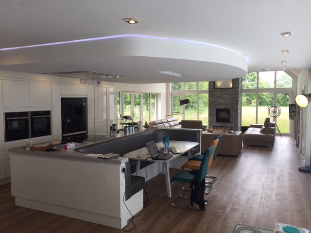 InspiroSmart's tweet image. Hidden @Loxone LED strips can be a fantastic finishing touch to a kitchen. #liveinstall  #led #lights #kitcheninspiration #partytime
